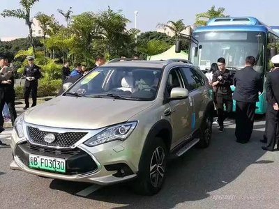 白绿色新车牌 新能源汽车牌照迎来全新换发时代